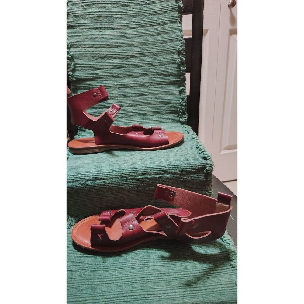 American Eagle Size 9 Burgundy Gladiator Sandals‎ Without Laces
